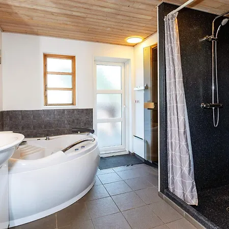 Holiday home Four-bedroom In Roslev 2 *