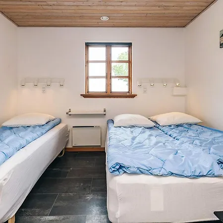 17 Person In Roslev-by Traum