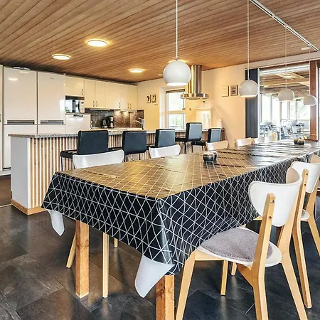 Four-bedroom In Roslev 2 *