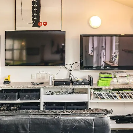 17 Person In Roslev-by Traum Vester Grønning