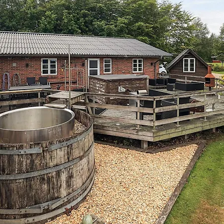 17 Person In Roslev-by Traum 펜션 Vester Grønning