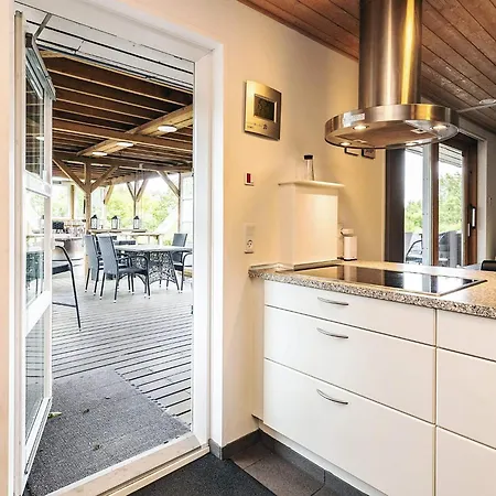 17 Person In Roslev-by Traum Vester Grønning