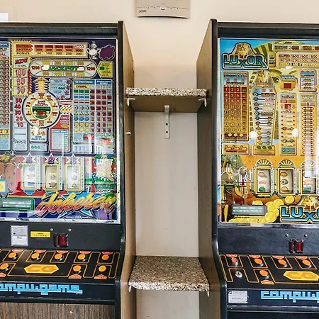 17 Person In Roslev-by Traum *