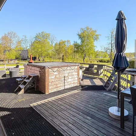 17 Person In Roslev-by Traum Vester Gronning